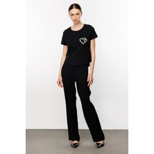 On Taş Kalpli Sıfır Yaka Tişört