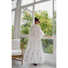 BRTC Design Kadın Beyaz Kolları Fırfırlı Çiçek Nakış Islemeli Kat Kat Vintage Elbise