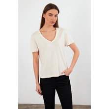 Kadın Nola Kemik Yumuşak Dokulu V Yaka Regular Fit Tişört ( Cupro )