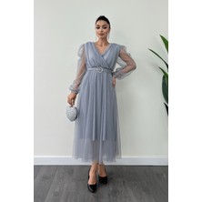 Giyimmasalı Tül Kumaş Kruvaze Yaka Taş Kemer Detaylı Elbise - Gri