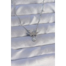Callerrons Accessories  316L Çelik Zincirli Gümüş Renk Zirkon Taşlı Damla Detay Fiyonk Model Kolye - EBJ240714W25412