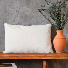 The Mia Peluş Kırlent Beyaz 37x55 cm