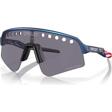 Oakley Sutro Lite Sweep Güneş Gözlüğü 946528 Amerikan Bayraklı Tld Blue Colorshift Prizm Grey