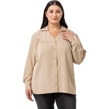 Disentis Modest Büyük Beden Yakalı Önü Büzgü Robalı Uzun Kol Bej Rengi Gömlek