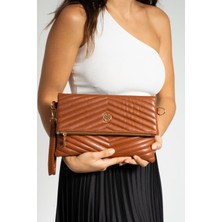 Sanmorris Kadın Suni Deri Kapitone Desenli Çapraz Askılı Mıknatıslı ve Fermuarlı Taba Portföy Çanta