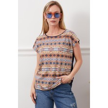 Bagon Sıfır Yaka Desenli T-Shirt