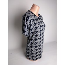 Yaşar Triko Kadın Lacivert Desenli V Yaka Kısa Kollu Yanları Yırtmaçlı Viskon Likralı Anne Penye Tişört Bluz