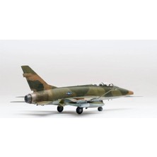 Trumpeter 01650 1/72 F-100F Super Sabre Savaş Uçağı Demonte Plastik Maketi