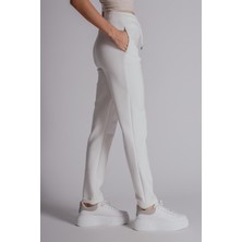 Kadın Yandan Cepli Beli Lastikli Duble Paça Kordonlu Slim Fit Jogger Pantolon Beyaz
