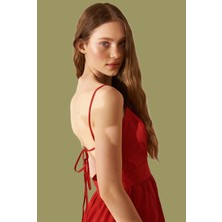 Fiore Viola Kadın Mini Elbise Eteği Fırfırlı Ayarlı Ip Askılı Sırt Açık Model Ince Gabardin Kumaş /Kırmızı
