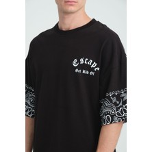 Four Man Oversize Bandana Desenli  Tişört - Şıklığın Ve Rahatlığın Birleşimi