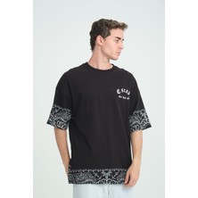 Four Man Oversize Bandana Desenli  Tişört - Şıklığın Ve Rahatlığın Birleşimi