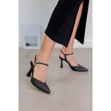 Stil Durağı PERİİ  MODEL 8 CM TOPUKLU TAŞ DETAYLI TOPUKLU AYAKAKBI SIY.SATEN