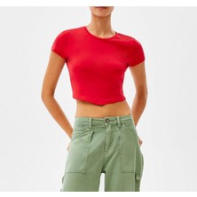 Wear And Wear Kadın Kırmızı Sırt Dekolteli Beli Taşlı Asimetrik Kesim Kısa Kollu Crop Bluz