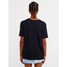 Dilvin 31218 Dikiş Detaylı T-Shirt-Siyah