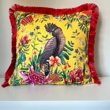 Decofav Sarı Zemin Tropikal Desenli Kırmızı Saçaklı Kadife Kumaş Dijital Baskılı Kırlent Kılıfı