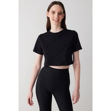 Siyah Kısa Kollu Dikiş Detaylı Crop Tişört