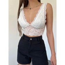 Wear And Wear Kadın Beyaz V Yaka Kalın Askılı Dantel Büstiyer Astarlı Güpür Bralet Crop