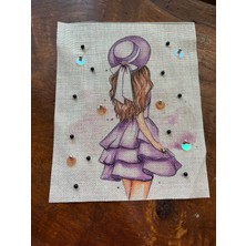 Gönülden Tasarım Mor Elbiseli Boncuk Payetli Hasır Arma Dikiş Aplike 23X19 cm