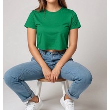 Yeşil Kadın Crop Şık Ve Rahat Crop Tshirt Koleksiyonu Renkli Yaz Cropları Ümodern Klasik Sokak Modası Sportif Crop Top Şehirli Kadın Cropları Trend Crop Tişört