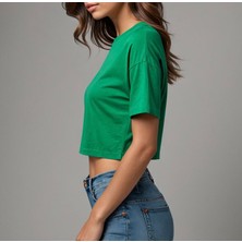 Yeşil Kadın Crop Şık Ve Rahat Crop Tshirt Koleksiyonu Renkli Yaz Cropları Ümodern Klasik Sokak Modası Sportif Crop Top Şehirli Kadın Cropları Trend Crop Tişört