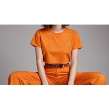 Turuncu Kadın Crop Şık Ve Rahat Crop Tshirt Koleksiyonu Renkli Yaz Cropları Ümodern Klasik Sokak Modası Sportif Crop Top Şehirli Kadın Cropları Trend Crop Tişört