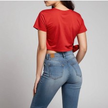 Kırmızı Kadın Crop Şık Ve Rahat Crop Tshirt Koleksiyonu Renkli Yaz Cropları Ümodern Klasik Sokak Modası Sportif Crop Top Şehirli Kadın Cropları Trend Crop Tişört