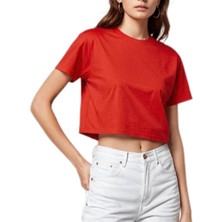 Kırmızı Kadın Crop Şık Ve Rahat Crop Tshirt Koleksiyonu Renkli Yaz Cropları Ümodern Klasik Sokak Modası Sportif Crop Top Şehirli Kadın Cropları Trend Crop Tişört