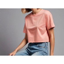 Somon Pembe Kadın Crop Şık Ve Rahat Crop Tshirt Koleksiyonu Renkli Yaz Cropları Ümodern Klasik Sokak Modası Sportif Crop Top Şehirli Kadın Cropları Trend Crop Tişört