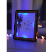 Valens LED Işıklı Çerçeve - Dekoratik Çerçeve - Aile Albüm Çerçevesi -Hediyelik Çerçeve -Resim Çerçevesi-Hediyelik Eşya - Hediye - Sevgililer Günü Hediyesi - Ev Aksesuarı - Ev Dekor Ürünleri