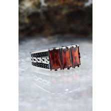 Prestige Gümüş Kırmızı Baget Taşlı 925 Ayar Gümüş Erkek Yüzüğü Grek Desenli 901019