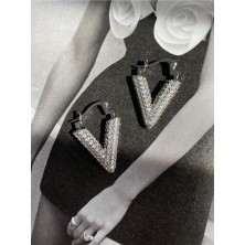 Pinery Jewels Vıp Seri - Full Taşlı V Tasarım Altın Kaplama Kadın Küpe Çifti