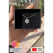 Lucente Jewellery Hediye Kutulu Beyaz Taşlı Kar Tanesi Gümüş Kolye Rodyumlu Gümüş Zincirli Kar Kolyesi