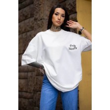 Üçay Bisiklet Yaka Baskılı Oversize T-Shirt Beyaz