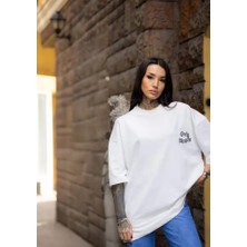 Üçay Bisiklet Yaka Baskılı Oversize T-Shirt Beyaz