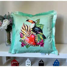 Decofav Turkuaz Zemin Papağan ve Kalp Desenli Dijital Baskılı Kadife Kırlent Kılıfı Saçaklı