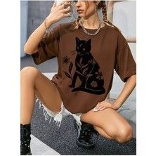 Mercoledi Blackcat Baskılı Kadın Oversize Kahverengi T-Shirt