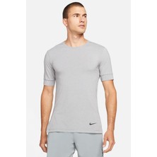 Nike Dri-Fit Yoga Kısa Kollu Erkek Üstü Gri