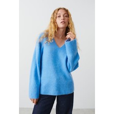 Madmext Mavi V Yaka Oversize Kadın Triko Kazak MG2149