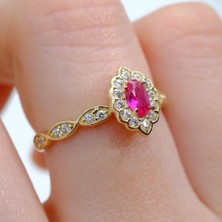 Fasek Gold Gümüş Yüzük - Oval Ruby Taşlı Yanları Zirkon Taşlarla Süslemeli Işıltılı 925 Ayar Gümüş Kadın Yüzük