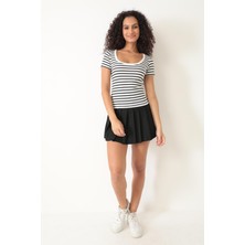 Amida Siyah Çizgili Derin Yuvarklak Yaka Kısa Kollu Kadın T-Shirt- 2405