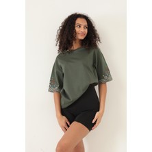 Amida Yeşil Kolları Etnik Nakışlı Oversize Kısa Kollu Kadın T-Shirt- 2406