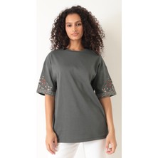 Amida Antrasit Kolları Etnik Nakışlı Oversize Kısa Kollu Kadın T-Shirt- 2406