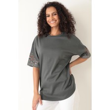 Amida Antrasit Kolları Etnik Nakışlı Oversize Kısa Kollu Kadın T-Shirt- 2406