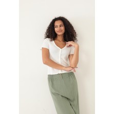 Amida Beyaz Fitilli Görünümlü V Yaka Önden Düğmeli Basic Kadın T-Shirt- 2417