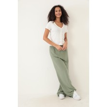 Amida Beyaz Fitilli Görünümlü V Yaka Önden Düğmeli Basic Kadın T-Shirt- 2417