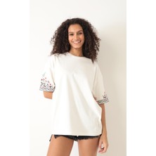 Amida Beyaz Kolları Etnik Nakışlı Oversize Kısa Kollu Kadın T-Shirt- 2406
