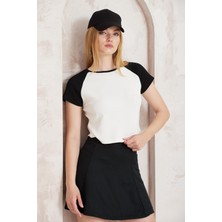 Amida Siyah Beyaz Parçalı Sıfır Yaka Basic Crop T-Shirt- 2407
