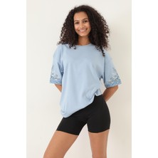 Amida Mavi Kolları Etnik Nakışlı Oversize Kısa Kollu Kadın T-Shirt- 2406