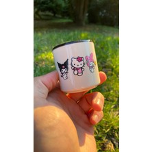 Yaya Design Co Hello Kitty Kuromi Ve My Melody Desenli Baskılı Dekoratif Seramik Sandal Ağacı Kokulu Mum